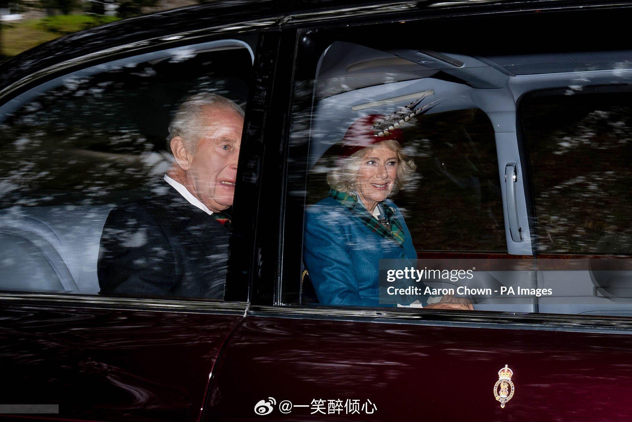 英国王室[超话]  今天查尔斯三世和卡米拉王后在苏格兰克雷斯柯克教堂参加礼拜天教