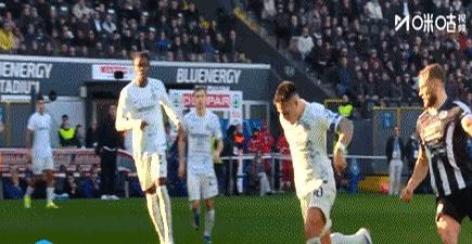 上轮空门不进，球迷把劳塔罗骂成“快乐前锋”。
 
今天客场打乌鸡，20分钟，齐林