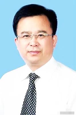 济宁的焦华被查，现在是火了。
这事儿直接戳中了医疗领域的痛点！
从市一院院长坐到