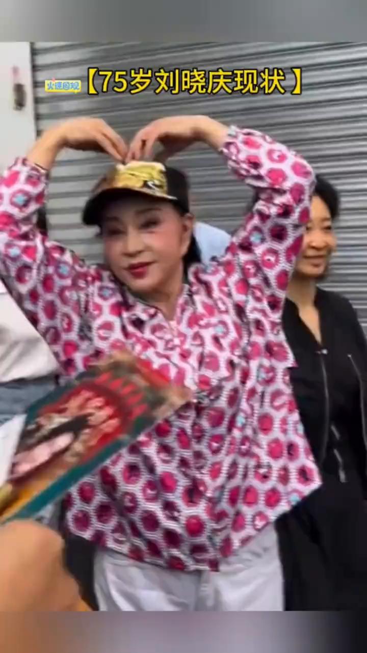 站远一点。