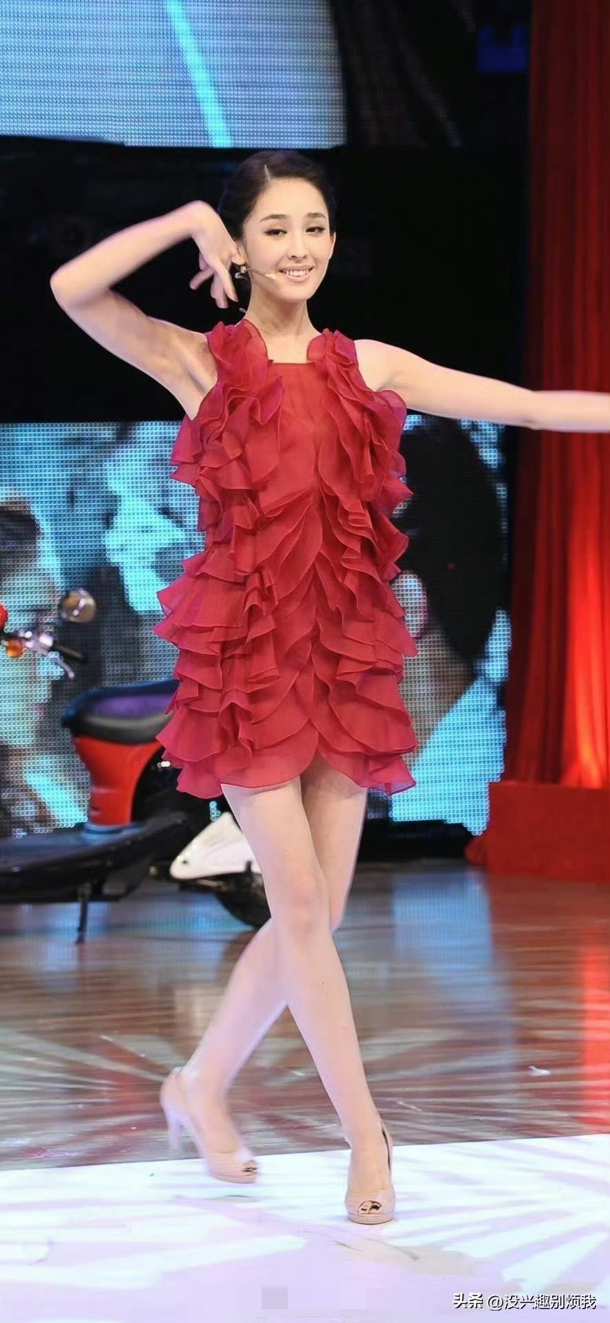 古力娜扎除了身材高挑外，真的好普啊[笑哭]