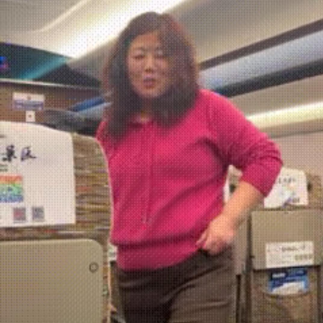 谁能想到，在高铁上坐了整整5小时后，一位东北阿姨竟然主动找乘务员要起了垃圾袋？她