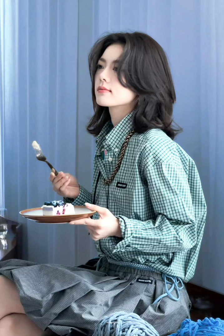 赵今麦赵今麦徐迟 🌾赵今麦无可替代你是舞台中央流转的热浪，在聚光灯闪烁的夜肆意
