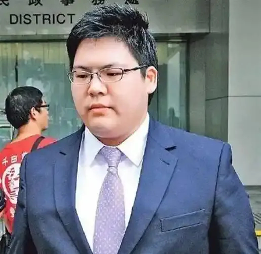 向佐透露弟弟向佑现状：微信都被妈妈删除了，与父母已彻底断联 