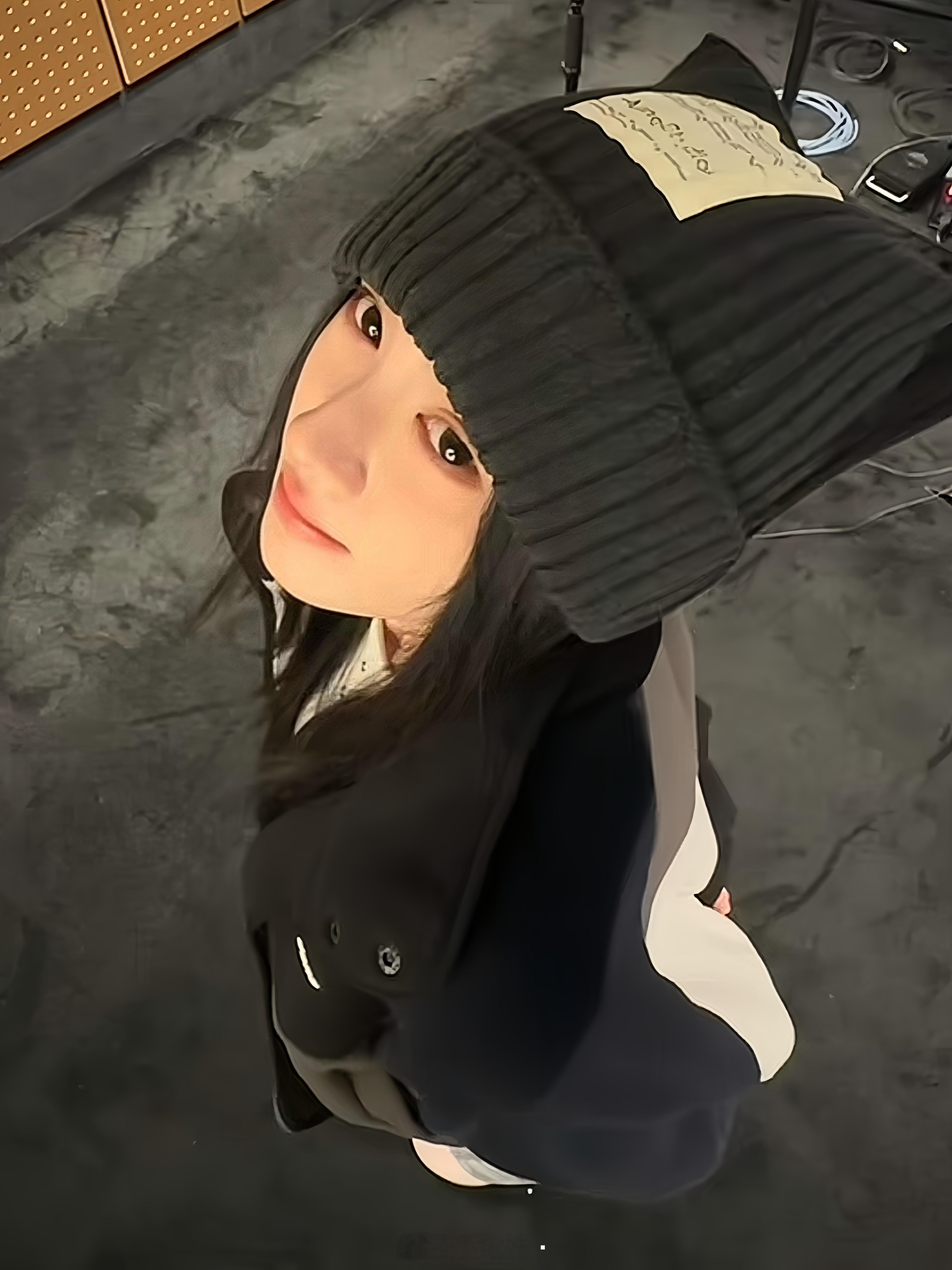 是谁忽悠我们婧祎拍这个的？像小盆友一样！鞠婧祎你个小甜豆 在线萌晕所有人😵💫