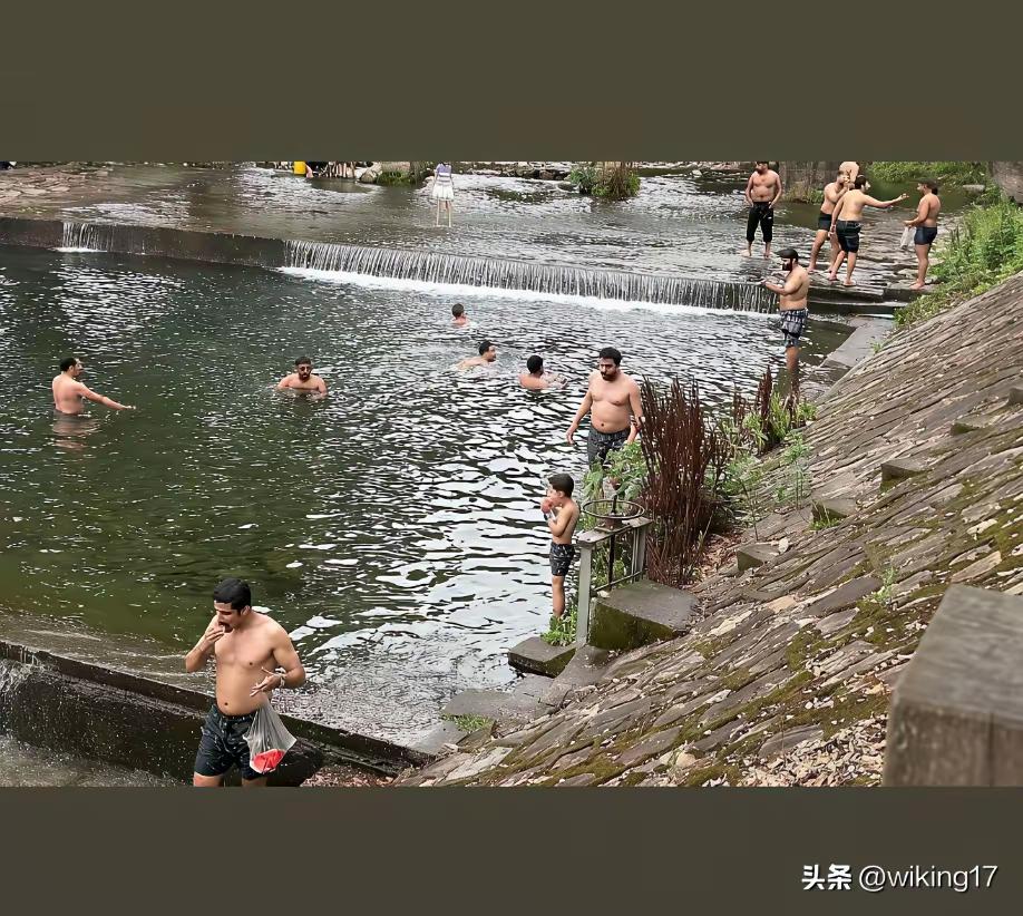 这个图第一眼看，以为是印度的那条河，印度人在沐浴，可事实却是我们的绍兴，印度人在