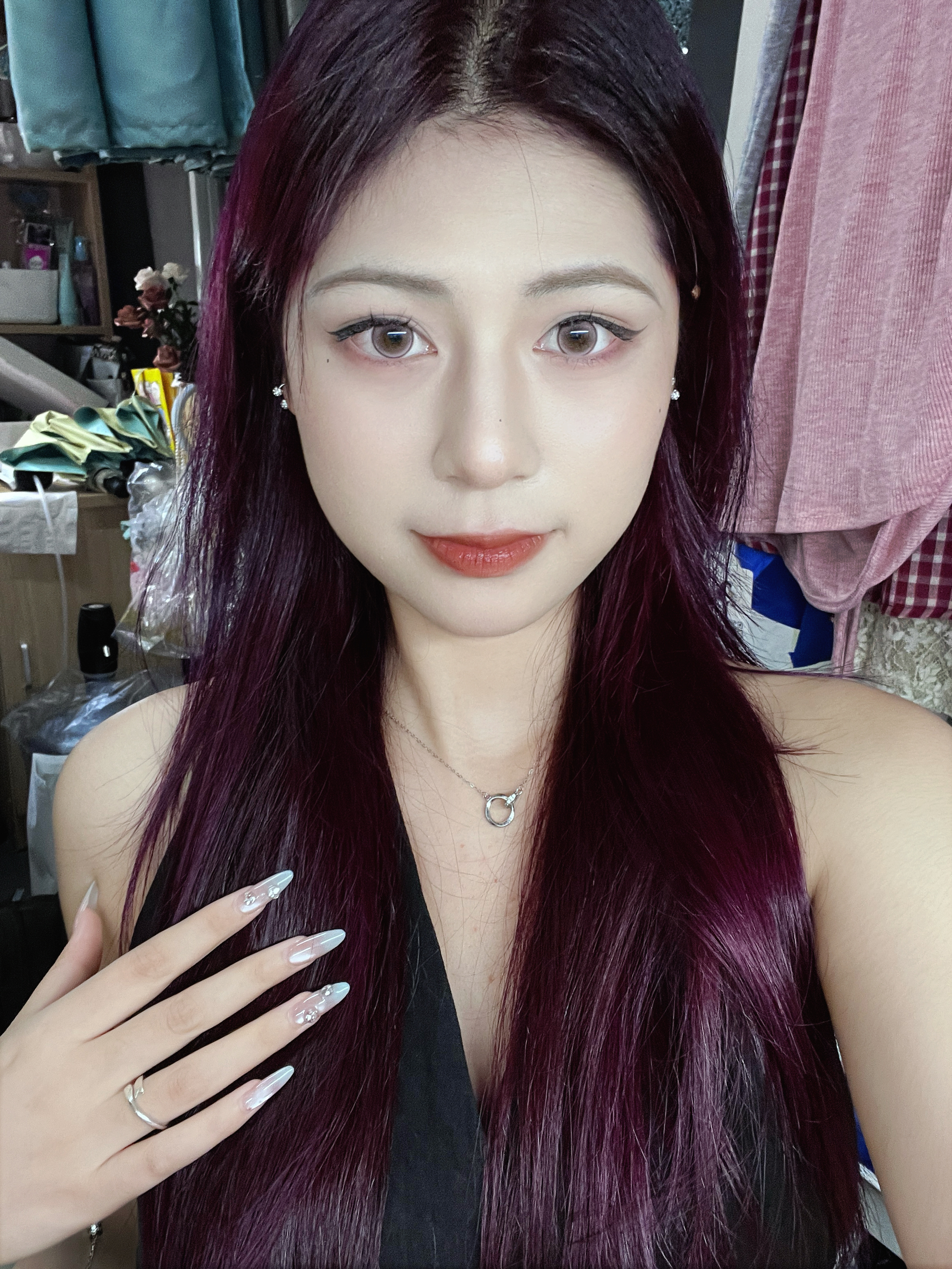 过年美甲 约不上过年不止难约美甲，染发也很难约，关键现在还没过年，就开始加收服务