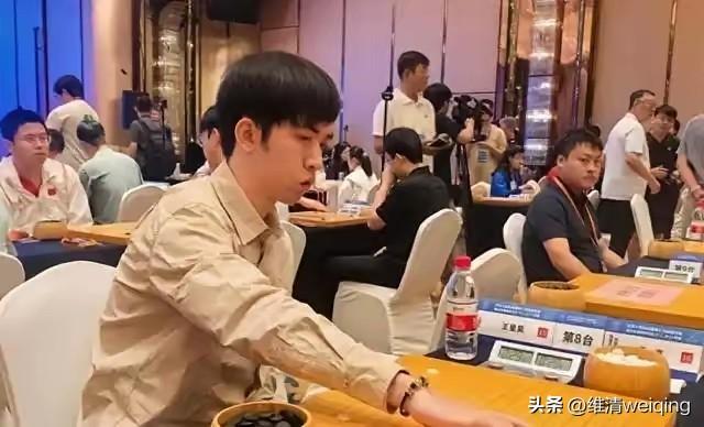 乱战是钥匙：王星昊对申真谞，约四成胜算

好久没写棋评了，咱们的国手竟然能够输到