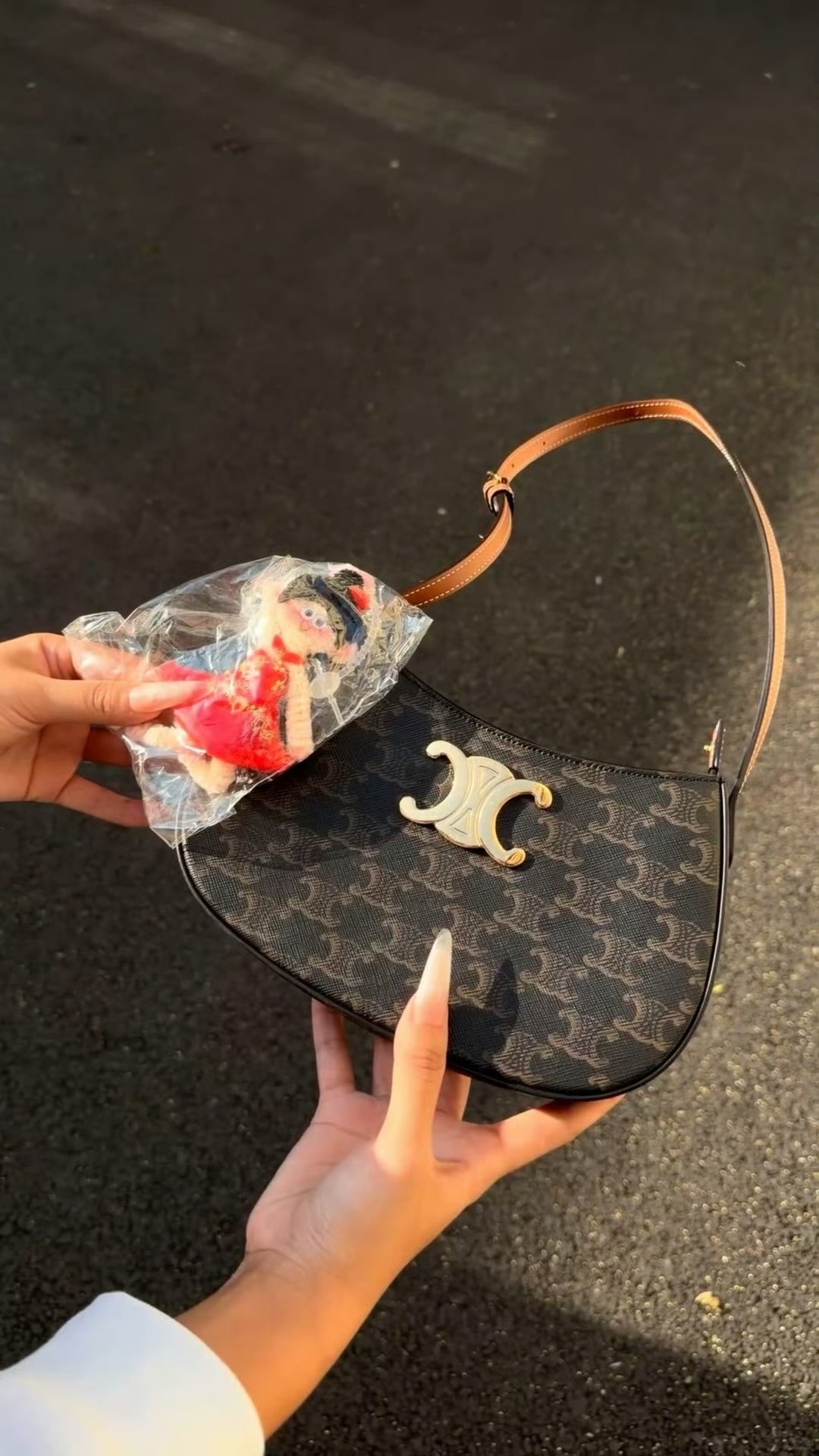 孙千送的包开箱只恨自己是个非酋[泪]千千真的太好了🥹 ​​​