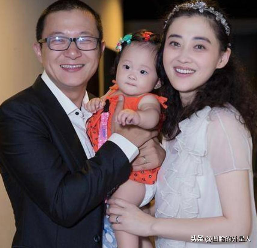 2012年，梅婷害羞地对秦昊说：我喜欢上了剧组的摄影师，你能帮我问问他愿不愿意娶