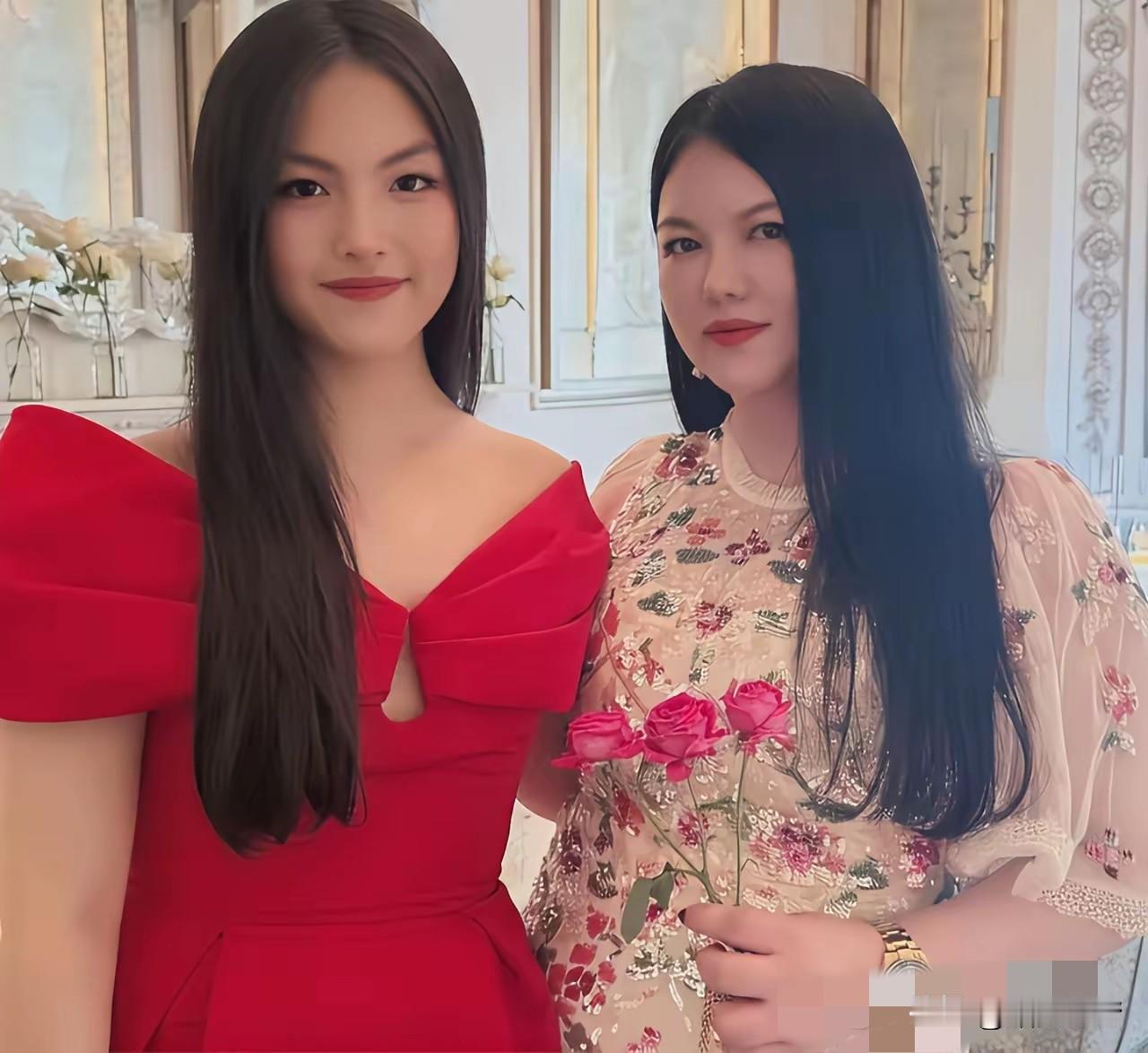 李湘和王诗龄母女的生活，真的太让人羡慕了。最近李湘在英国陪女儿过周末，去高档餐厅