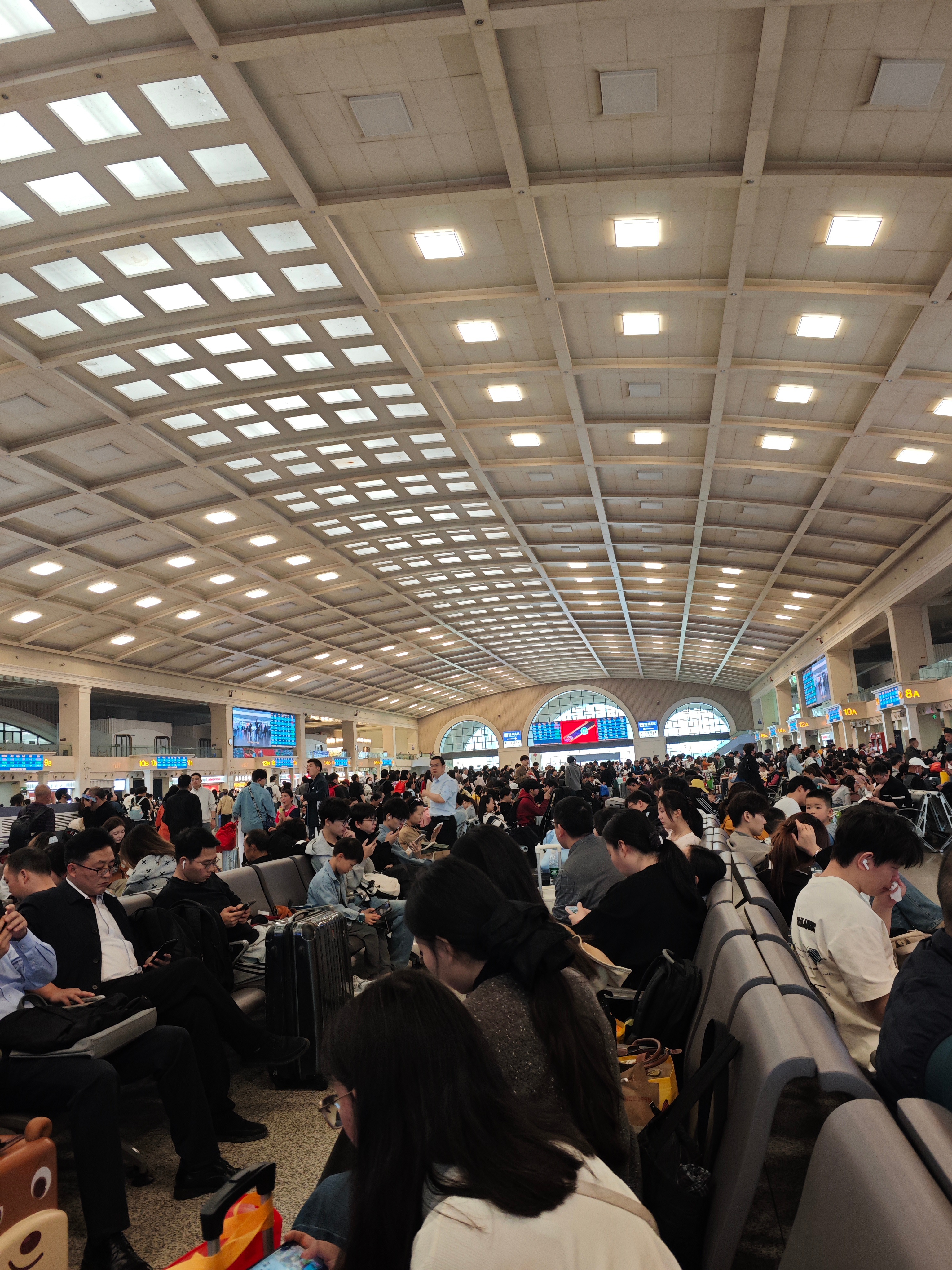 人人人人人从从从从众众众!人真多! 武汉·汉口站