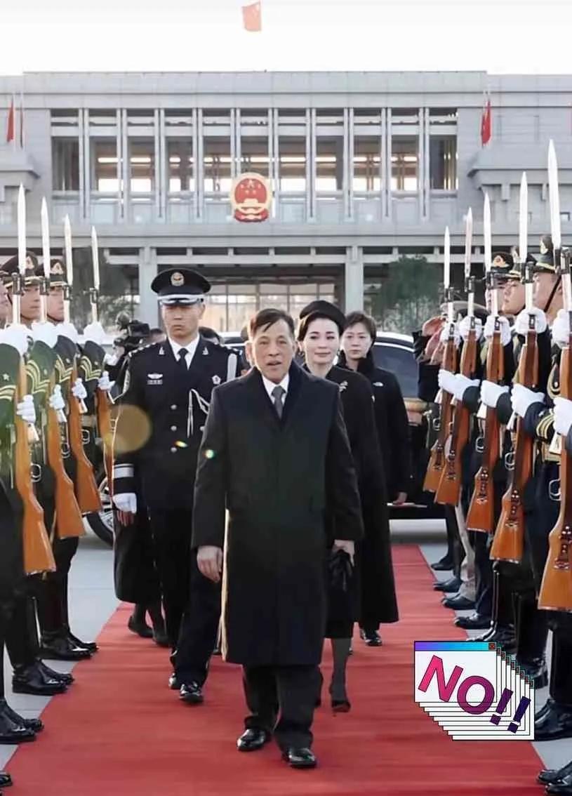 泰国国王亲自跑去边境村子见人这事儿都传开了，可对方那边的态度还是冷冰冰的。明明中