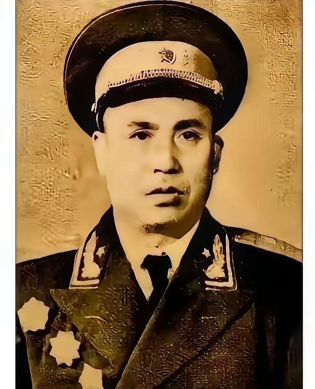 1947年，四野一位师长娶了牺牲战友的遗孀。新婚夜，他没碰新娘，反而对着她提了个