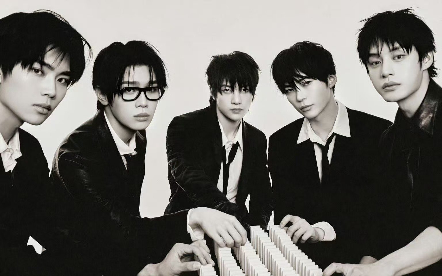 新ZB1五人组公式照新ZB1五人公式照 zb1五人公式照 