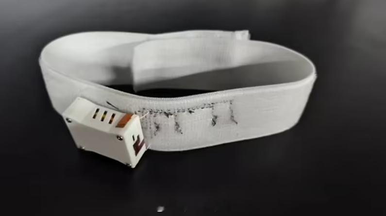 【科研新进展：AI颈环帮助中风患者重获沟通能力】英国科学家最近研发出一种可穿戴的