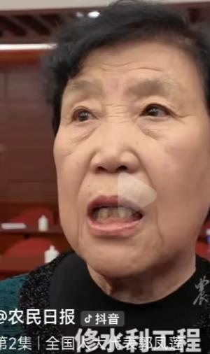 真是可笑，就因为农民代表郭凤莲同志，在“两会”上提了个给农民增加养老金的提案，现