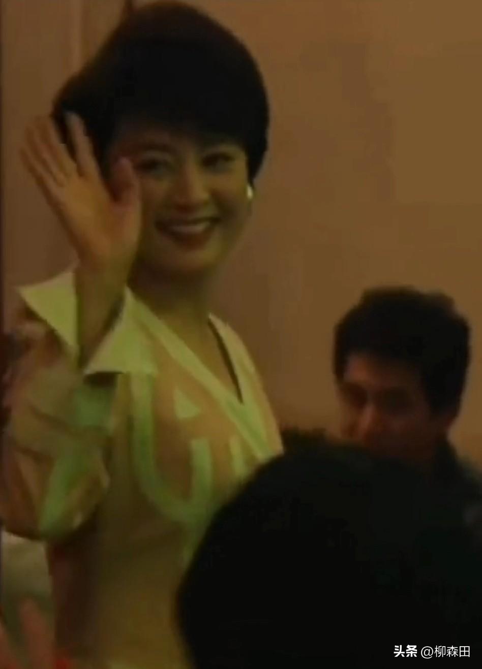 90年代著名演员陈宝国和张瑜共同参加朋友婚礼的照片曝光。

上世纪80年代前后的