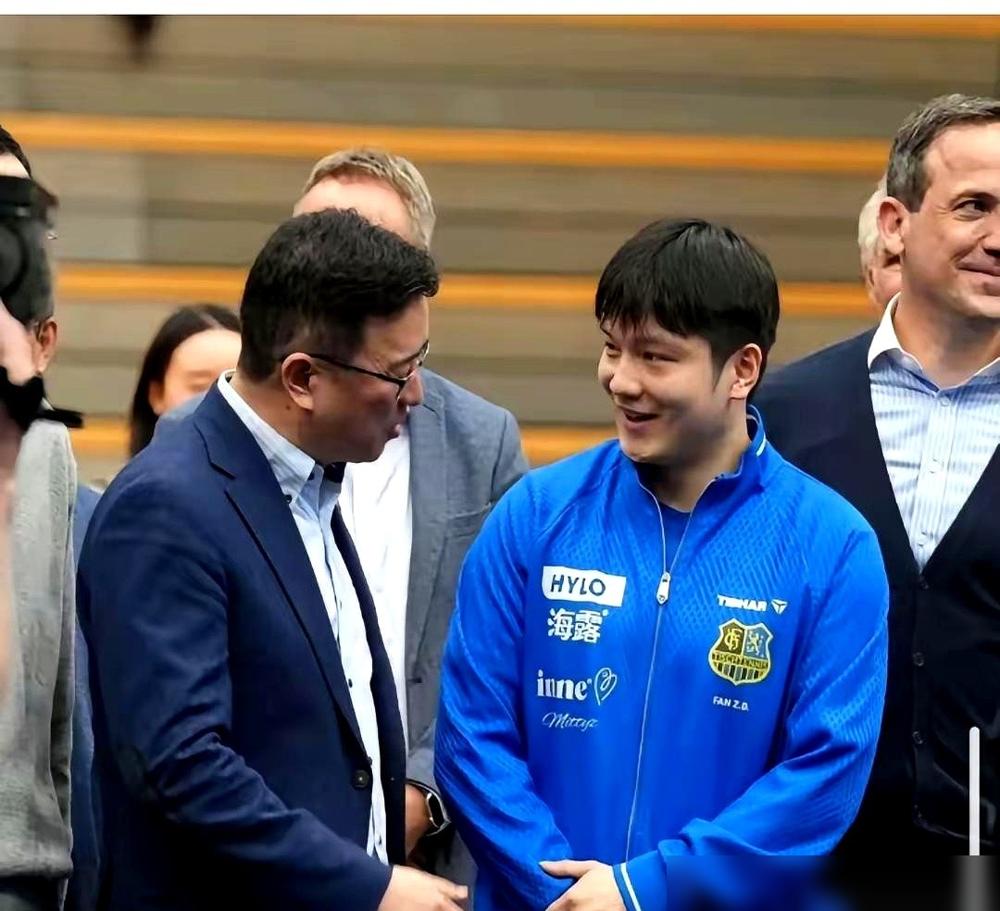 3月15日，樊振东时隔一个月复出。在德甲拿了首胜，3-1击败沃尔瑟，帮萨尔布吕肯