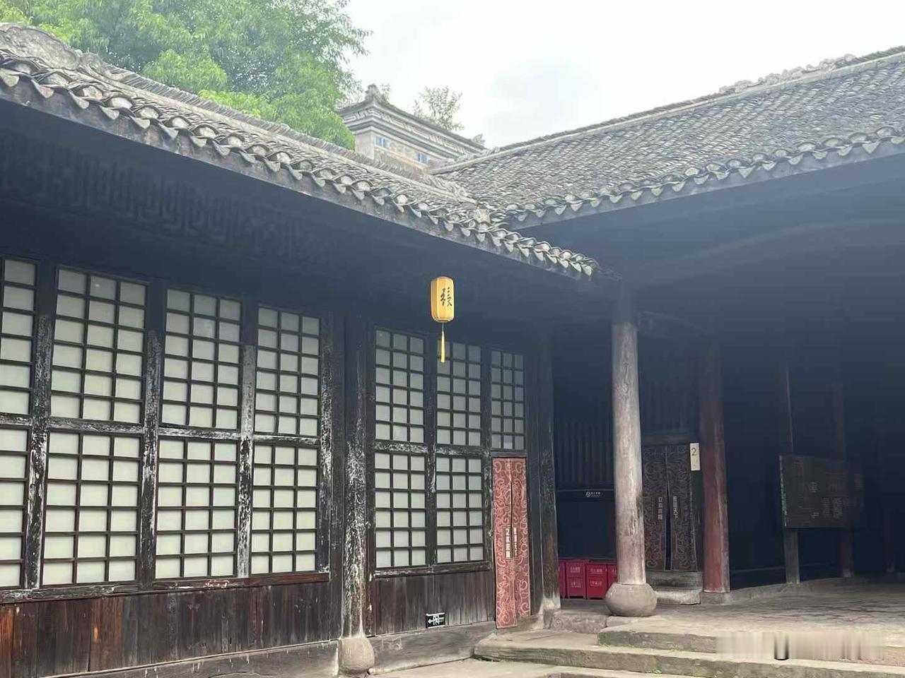 原国立中央博物院李庄旧址。那些岁月里，窗外炮火连天，室内孜孜不倦。缅怀那些文化大