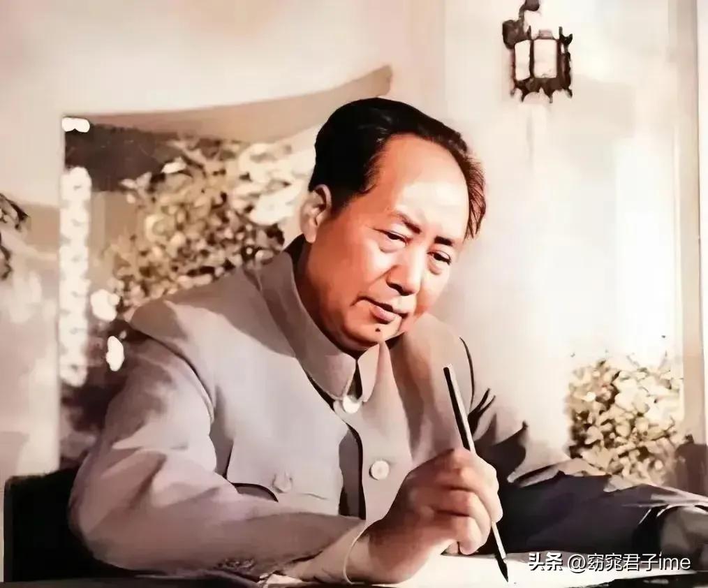 签名火葬
        1956年4月27日，中央工作会议休息时，秘书把一份厚