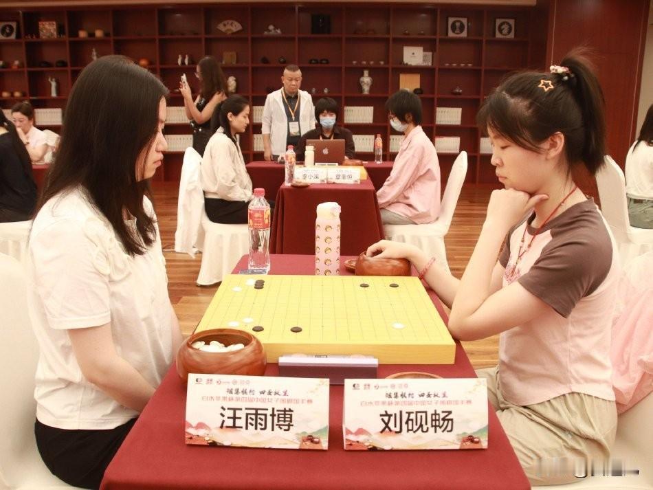 第4届中国女子围棋国手赛预赛第二轮现场比赛集锦
5月26日白水苹果杯第4届中国女