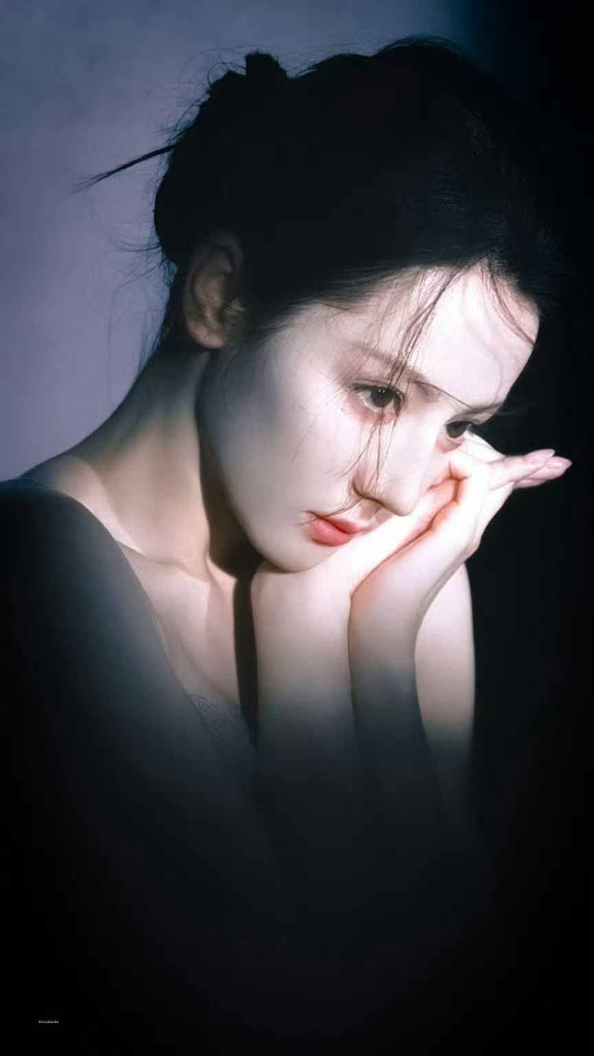 迪丽热巴即将解锁VOGUE单人封面，不愧是90花唯一时尚女帝