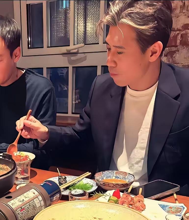 李乃文这哥们儿，真·娱乐圈一股清流！👍
朱媛媛离开半年，人情冷暖，李乃文却用行