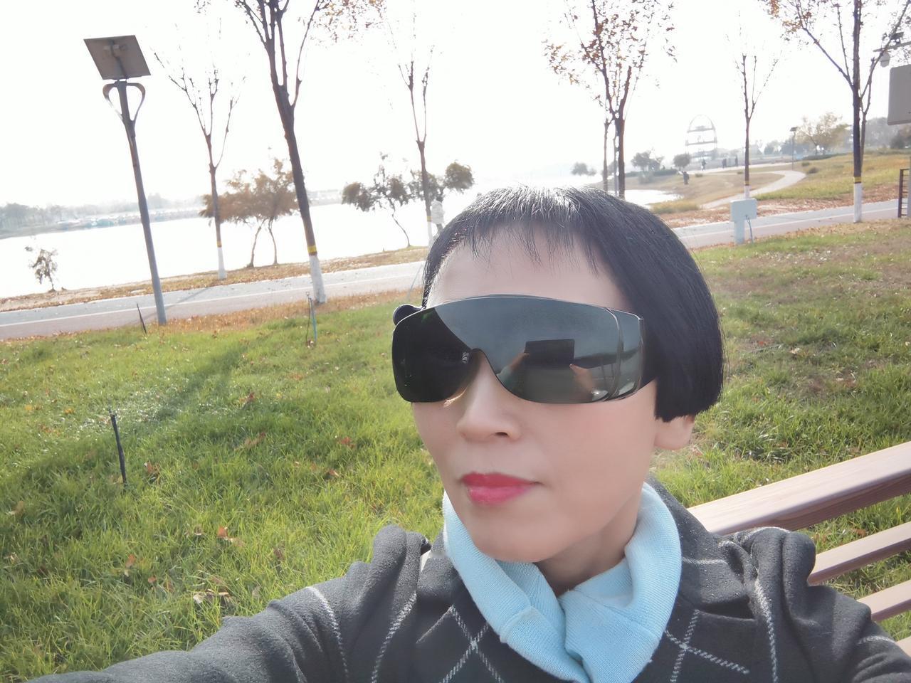 出来晒太阳喽，不怕晒黑，都需要晒晒。
晒太阳 
晒晒太阳日记 
都来晒好天气 