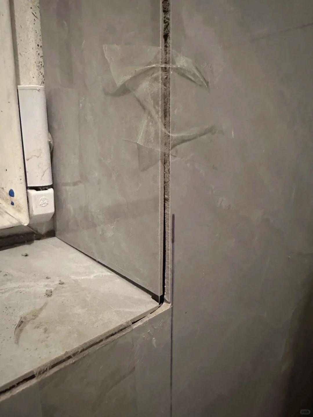 这真的是海棠角吗？
今天偶然看到了一个被泥工坑惨了的帖子
发帖人问这是海棠角吗？