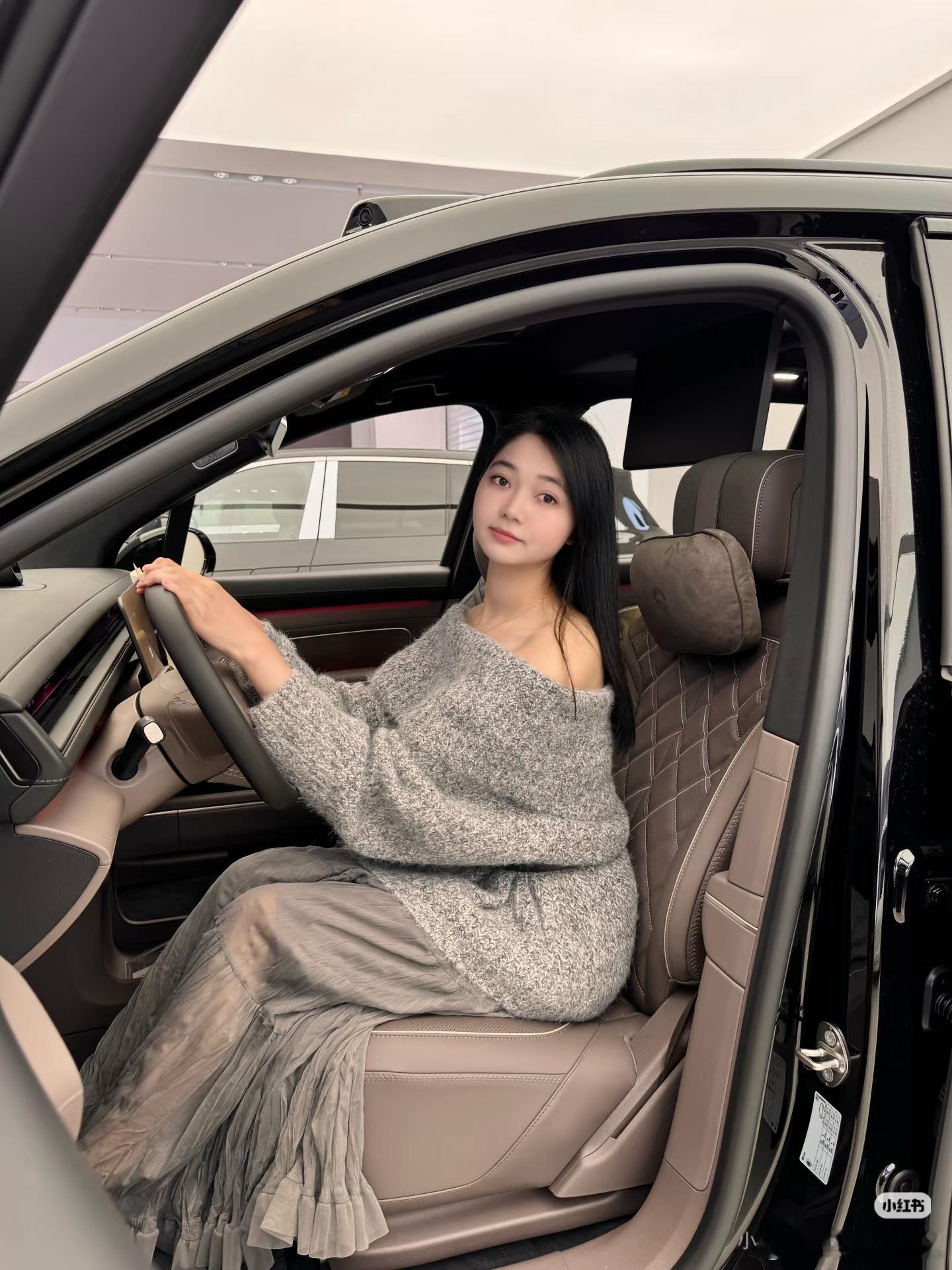 蔚来ES8提车啦💐老公送的宝宝巴士🥳等了两个多月，今天终于喜提宝宝巴士！黑外