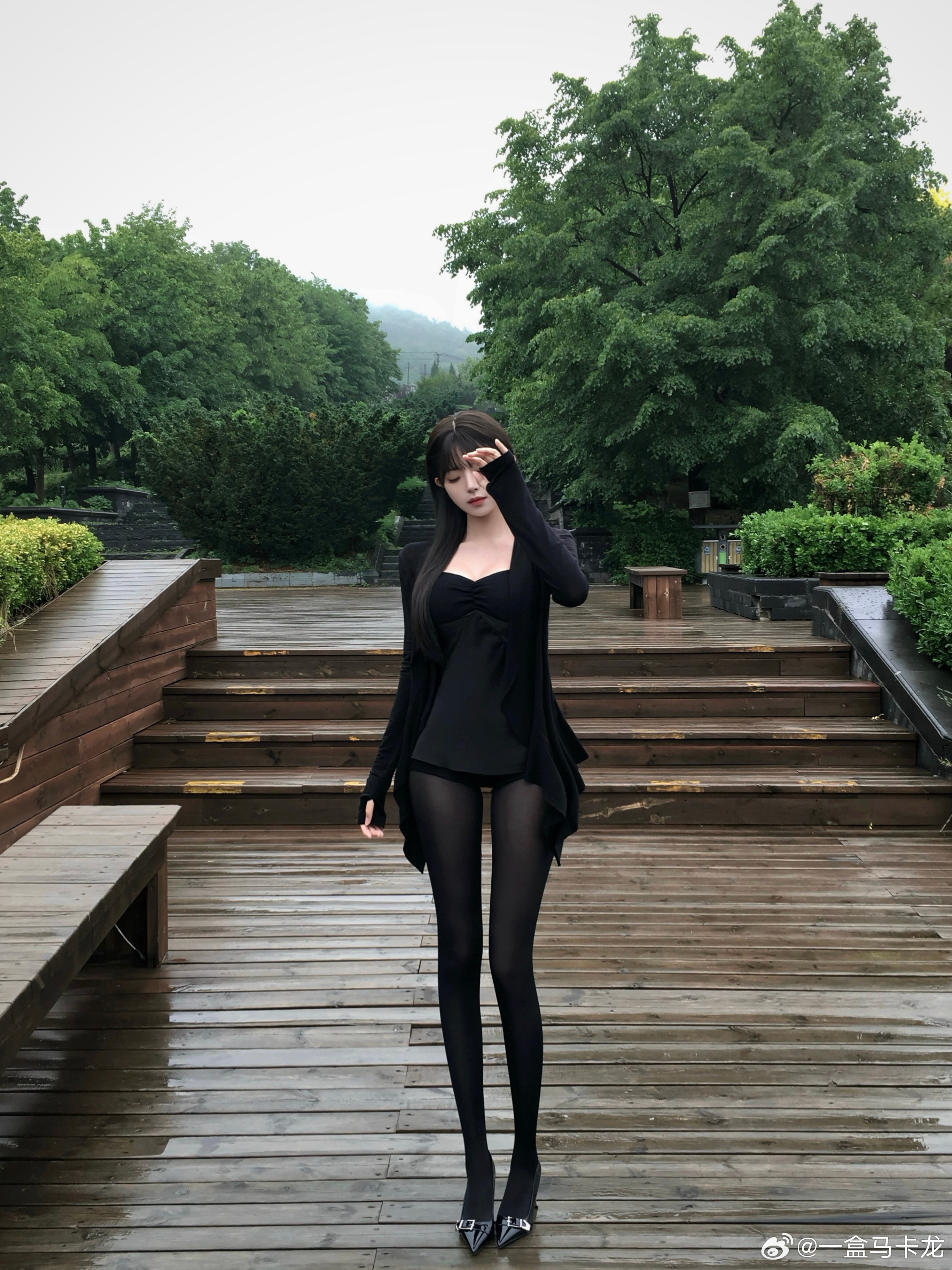 困在雨里. 