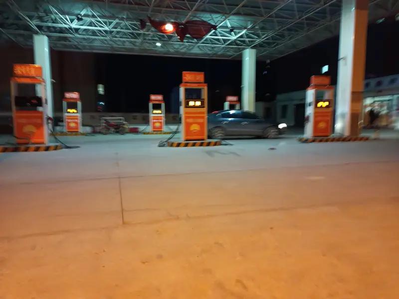 1月6日，山东邹城鑫琦加油站推出“充五千送五千！”不限额度与使用时限的促销活动，