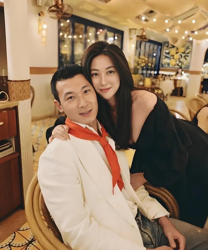 朱珠与丈夫分享女儿5岁生日照，全家三代祖传梨涡超吸睛近日，演员朱珠在个人社交平台