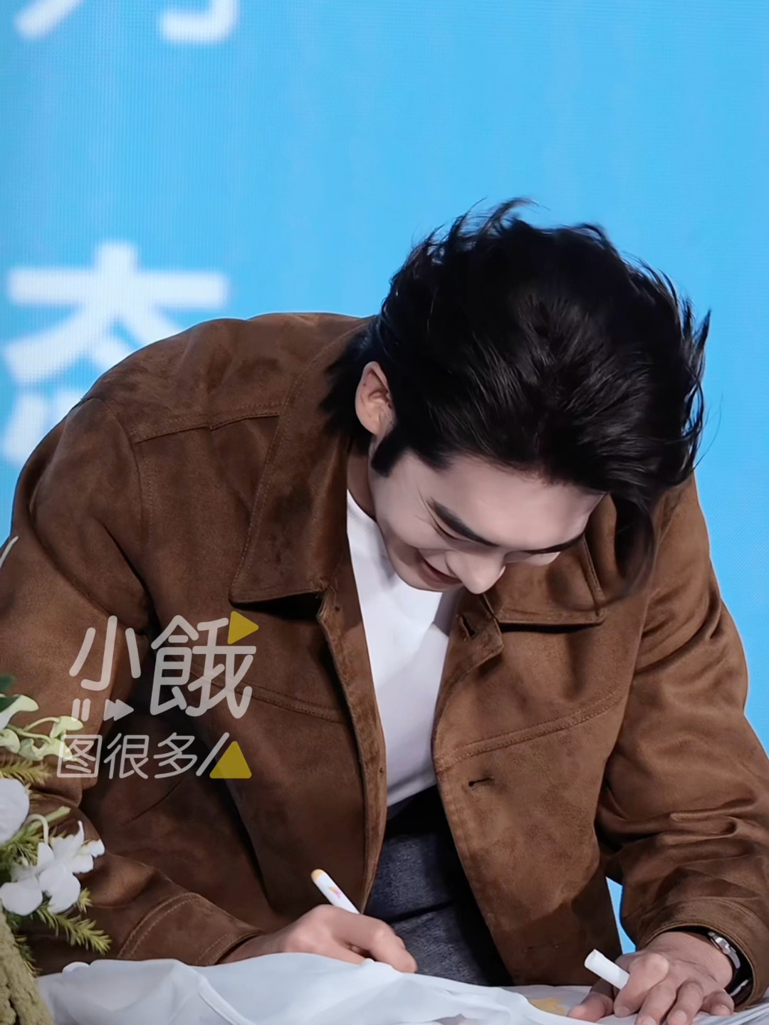 “腰酸不酸呐？”适咪摇头