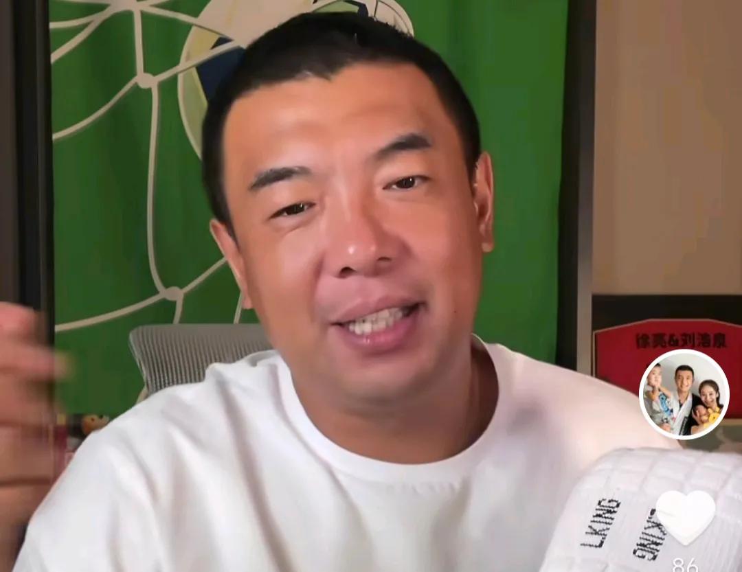 前国脚徐亮在直播时爆了一个料。
他表示，他踢了这么多年的职业足球，外界说球队里面