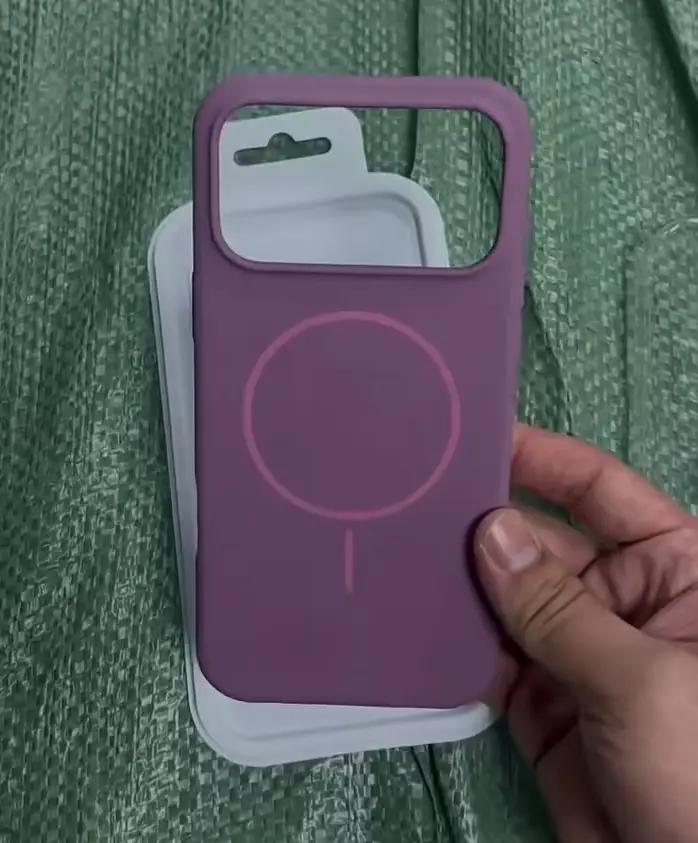 【iPhone18 Pro全新配色曝光，"暗樱桃色"将接替"爱马仕橙"】

近日