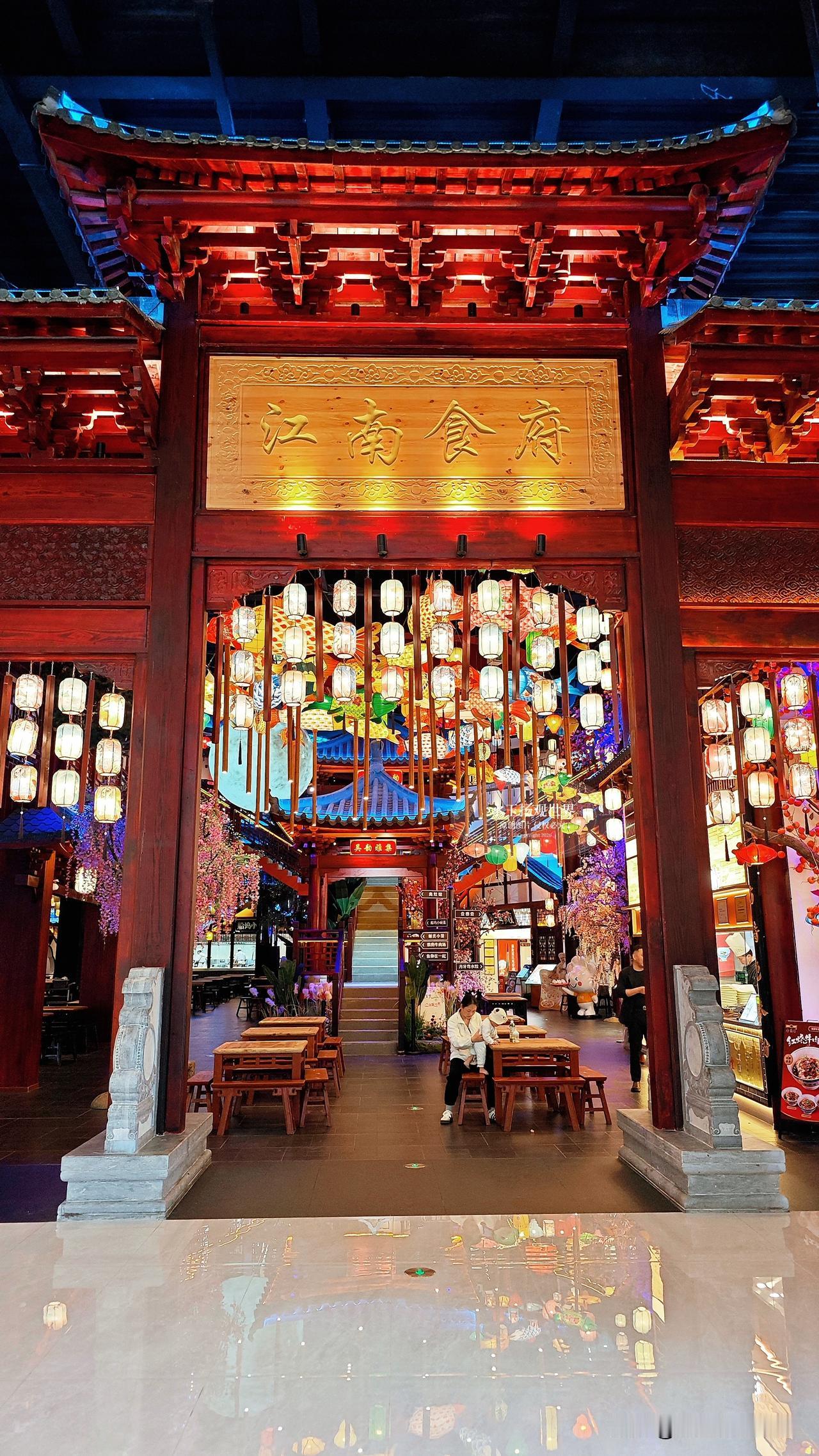 你敢信吗？我自驾路过无锡梅村服务区，本想随便吃口饭，结果一脚踏进了“大唐不夜城”