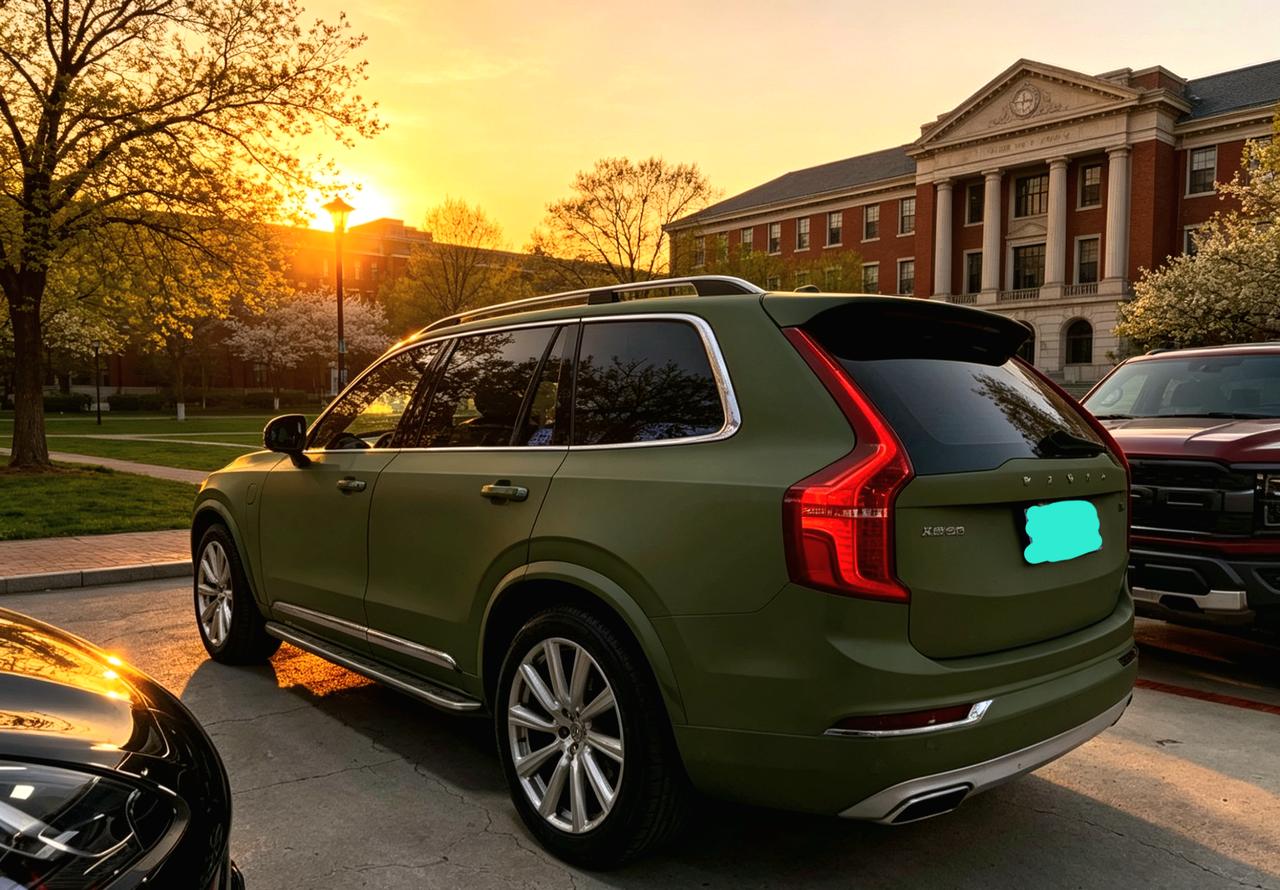 如果你想在车后贴点什么的话，一定要记住一件事儿，不要把车牌挡上。也不要离你的车牌