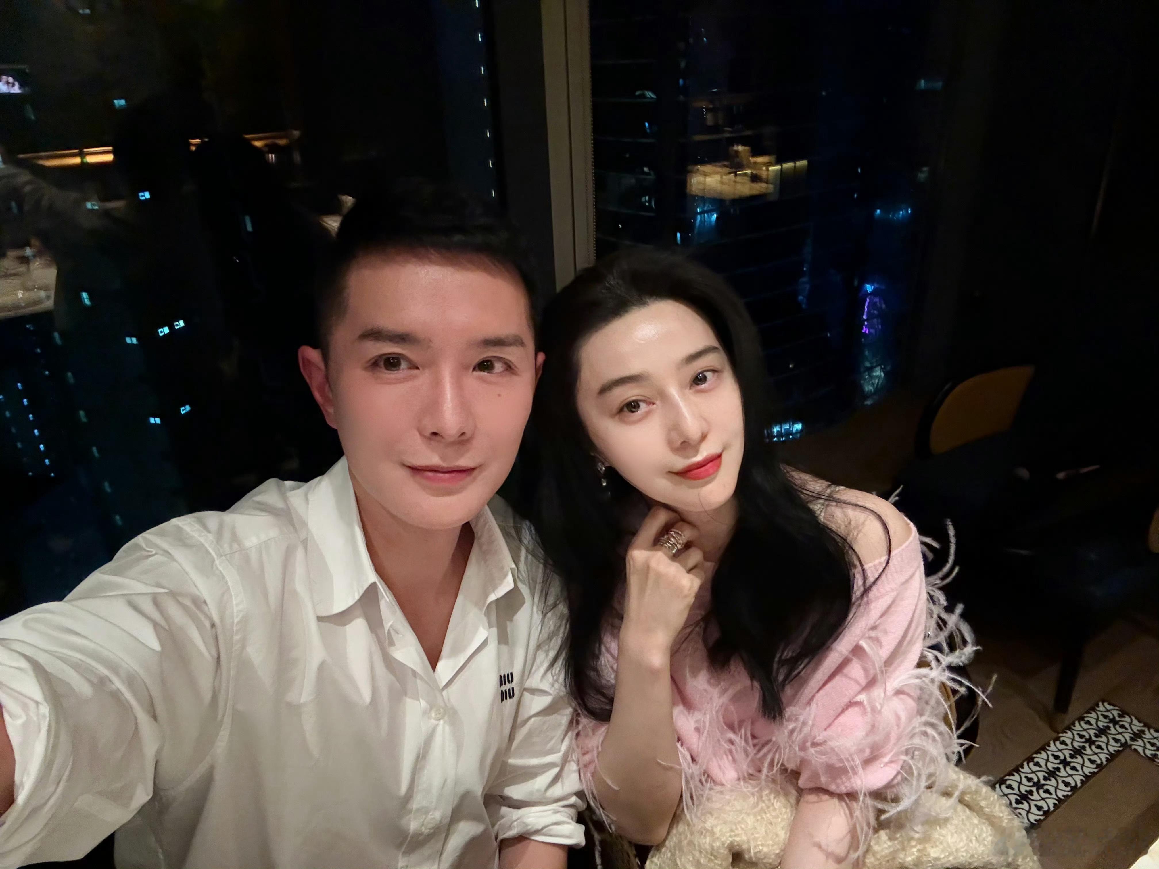 这么看，范冰冰跟刘冲的五官很像哎 