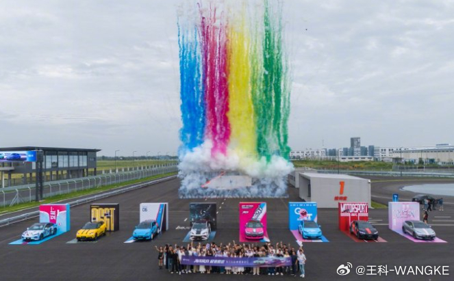 海豹06GT赛道开燥实力炸场 比亚迪海洋品牌在郑州搞了个大动作——首届海洋赛道体