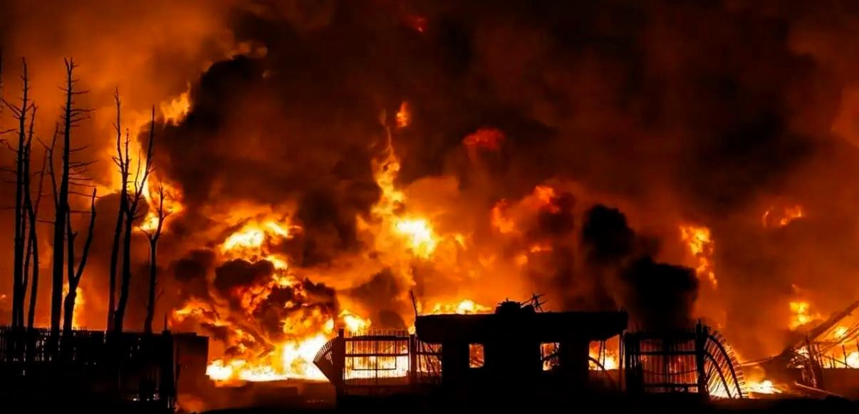 伊朗狂暴复仇，能源海啸已经开始！全球格局即将改写！
3月18号下午，美国和以色列