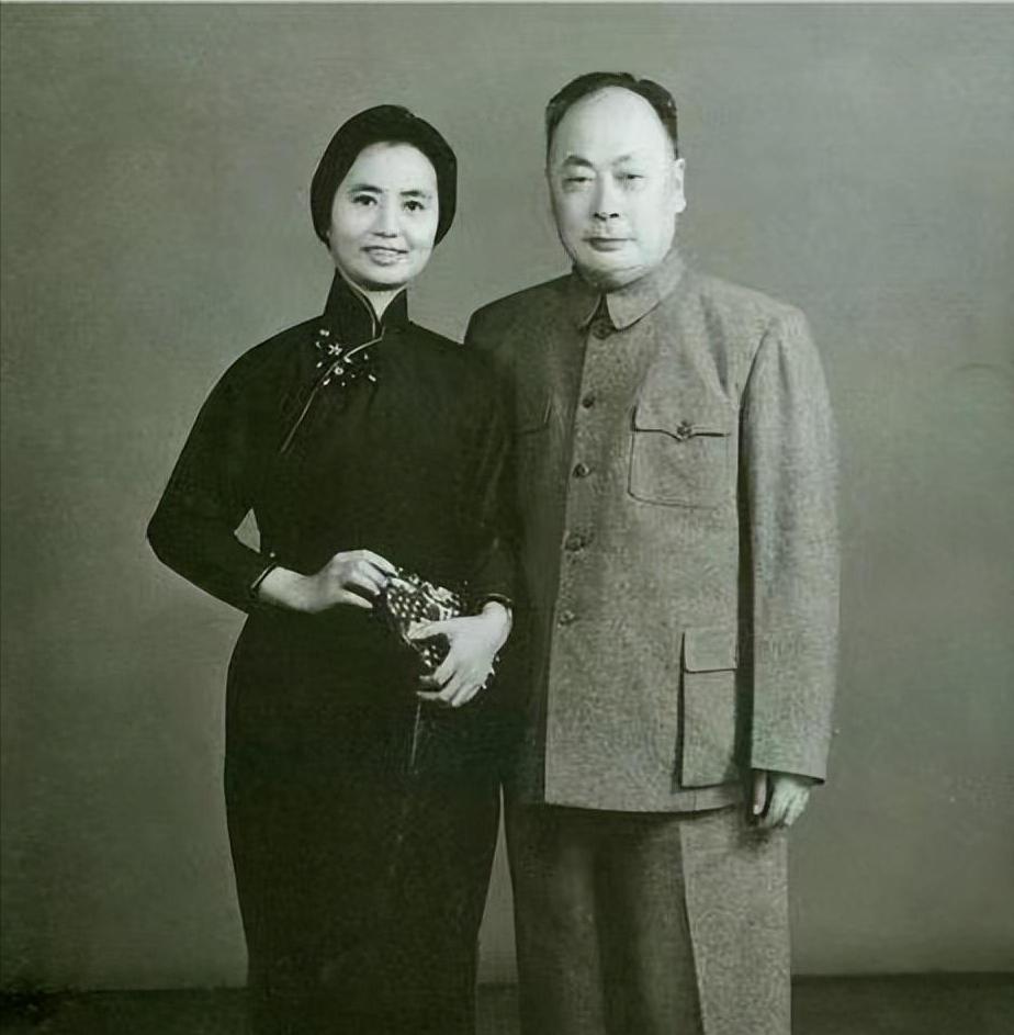 1972年，陈毅元帅病逝，为保护陈毅的遗孀张茜，粟裕果断出手把她调到了军事科学院