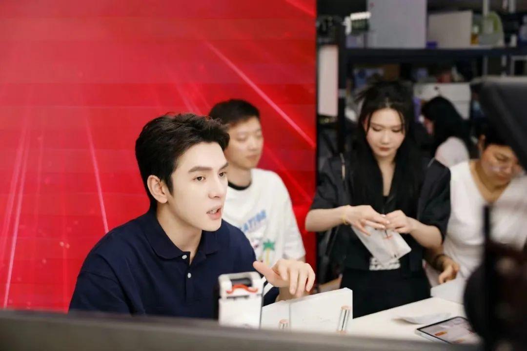 什么样的直播间没有“平替”？
在经历双十一的风波后，头部直播间依然保持稳定，这是