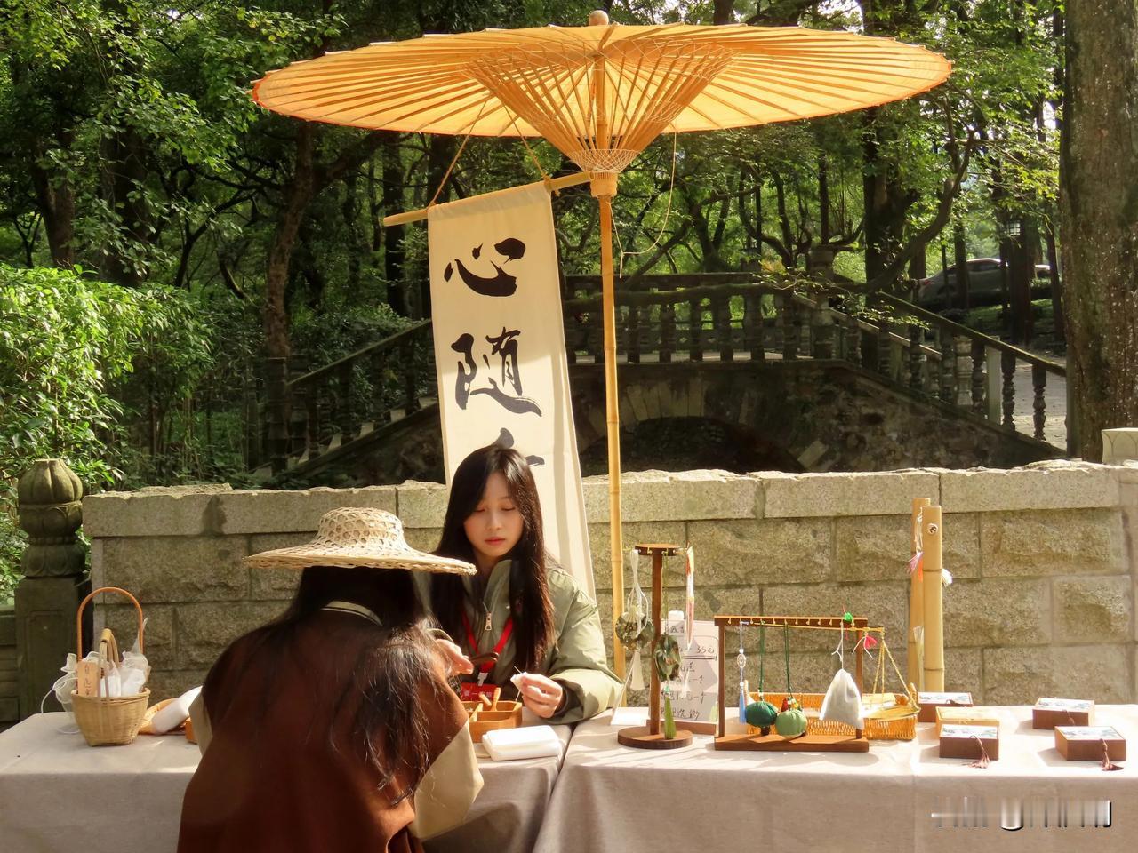 心随自然，感受传统之美
天童寺