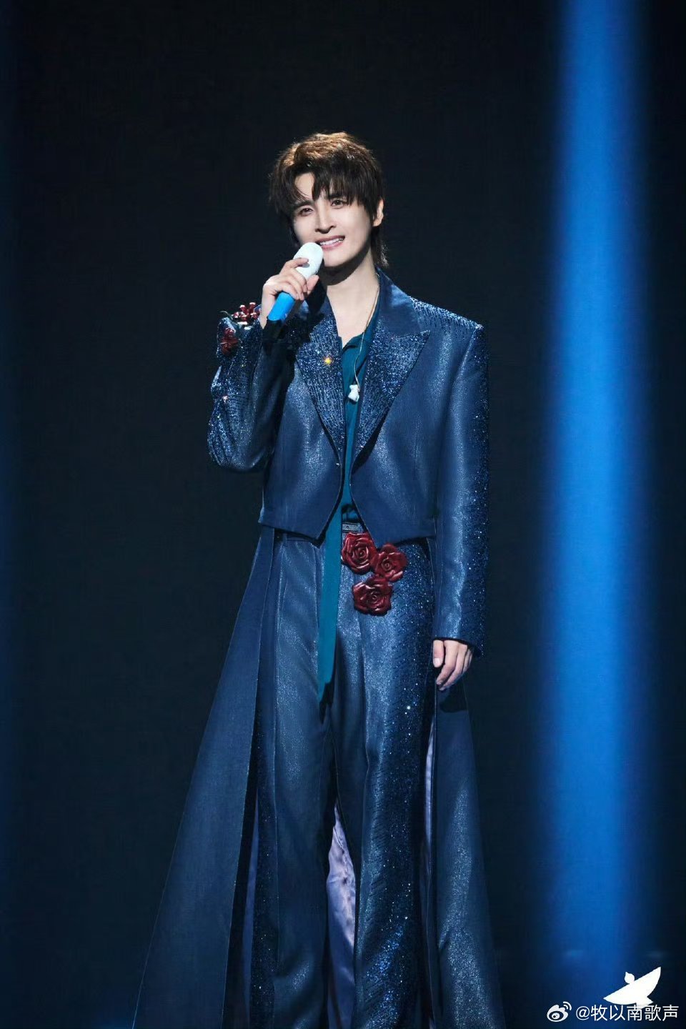 我瘦了8斤就张远这样瘦了就是底气，想怎么秀就怎么秀，那他的这个舞台效果也是直接拉