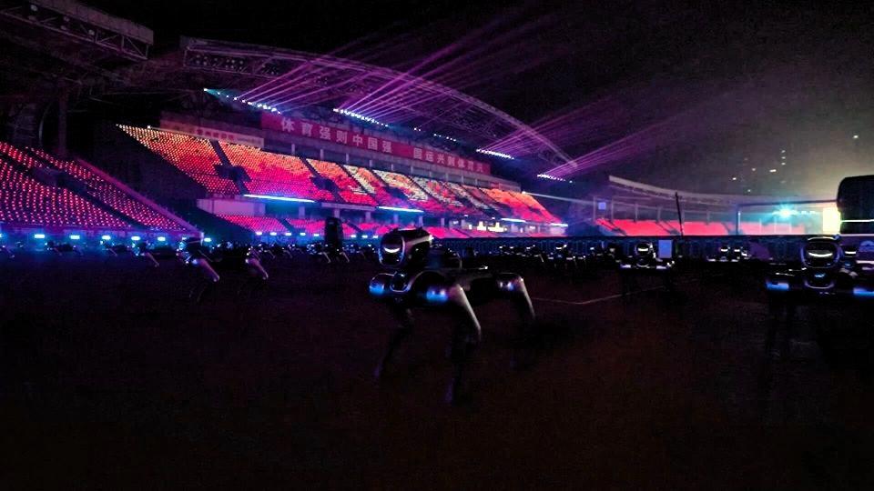 99%的人都被骗了！苏超炸场的不是球星，是290台国产具身智能军团
 
我说起来