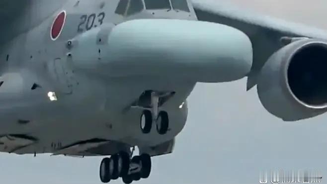 2026年7月17日，日本这款EC-2“鸭嘴兽”电子战机完成首飞，靠着运输机大机