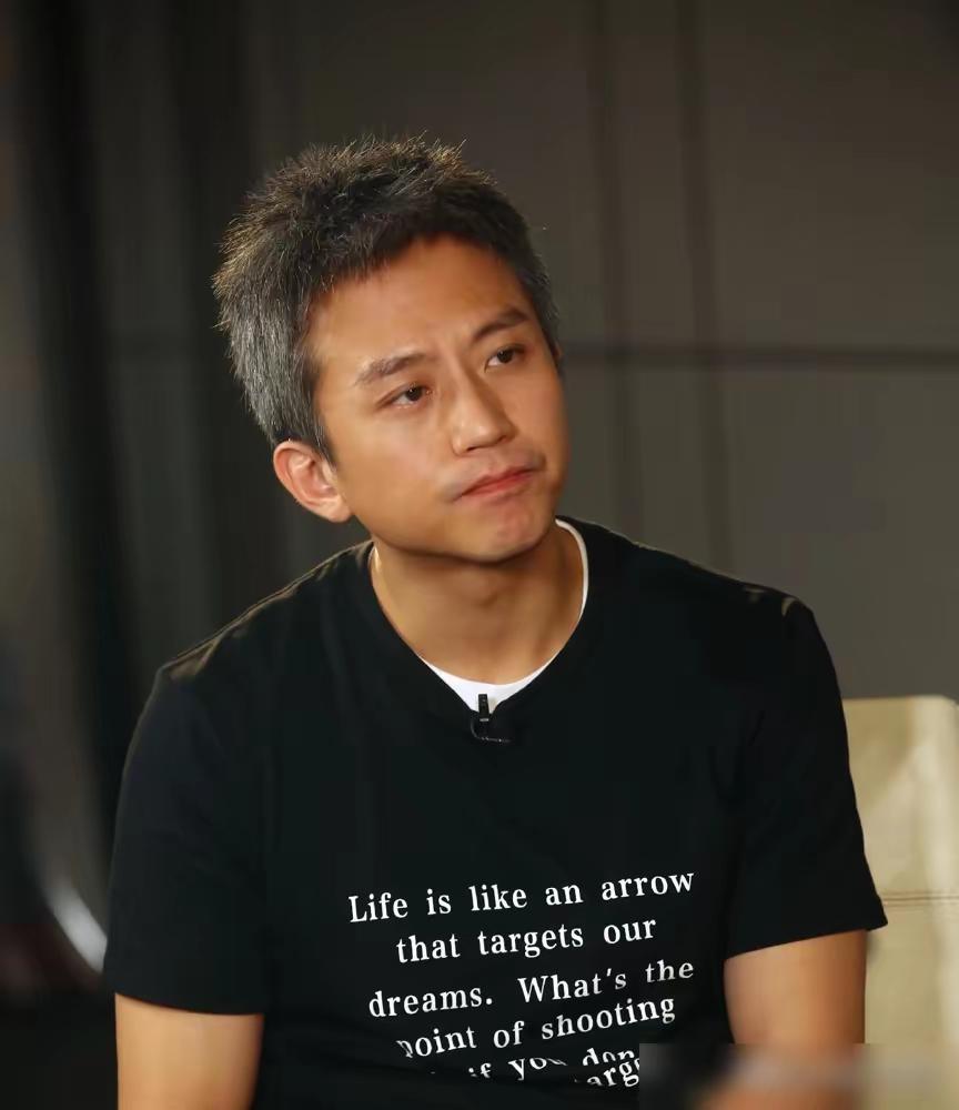邓超这波操作，说起来真挺让人唏嘘的。
 
前两部片子，《分手大师》《恶棍天使》，