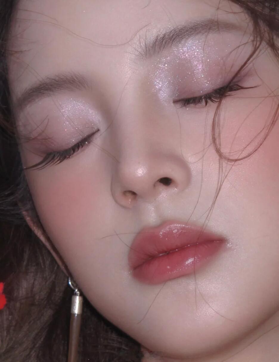 娜比这个紫色眼影好看的诶 ​​​